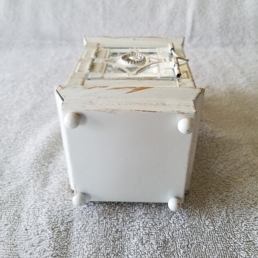 ASHLAND'S ELEGANT ANTIQUE LANTERN IN OFF WHITE WITH DISTRESSED DESIGN IN METAL - Picture 4 of 6